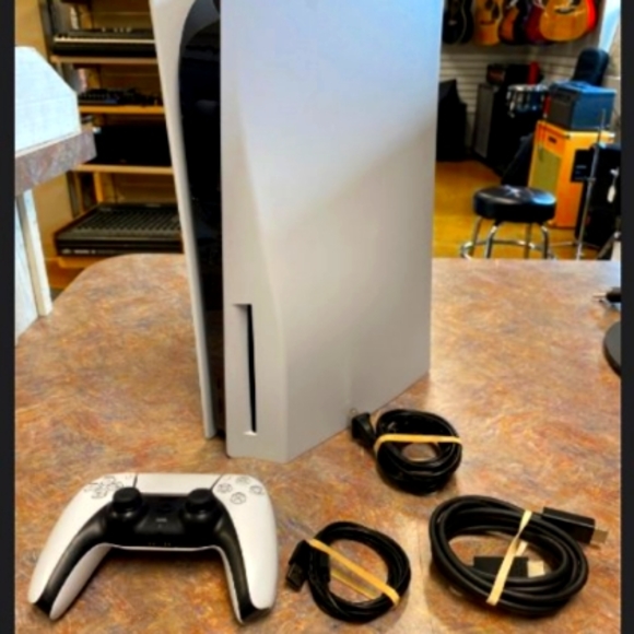 Ps5 - Picture 1 of 8